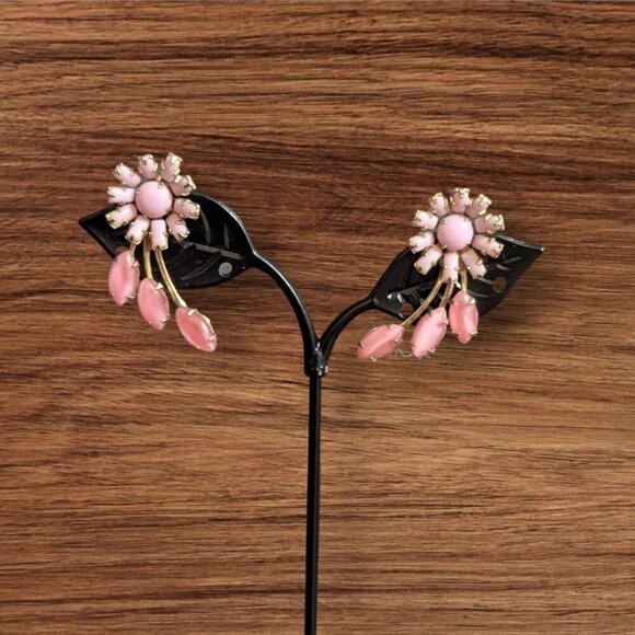 Vintage Pink Floral screw back Earrings Gold-Tone Retro Chic Jewelry Statement - Picture 3 of 10